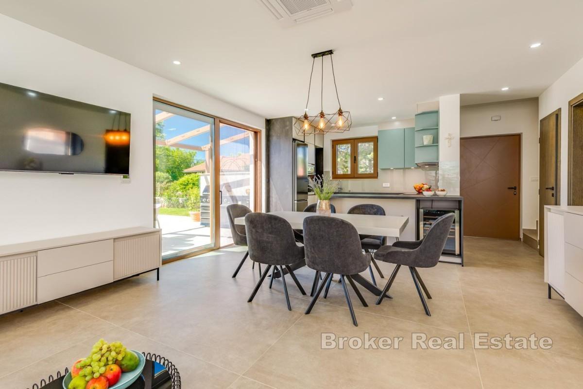 Maison jumelée moderne avec piscine