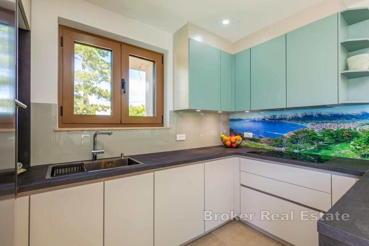 Moderna casa bifamiliare con piscina