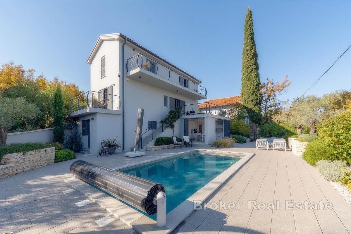 Haus mit Pool und Meerblick