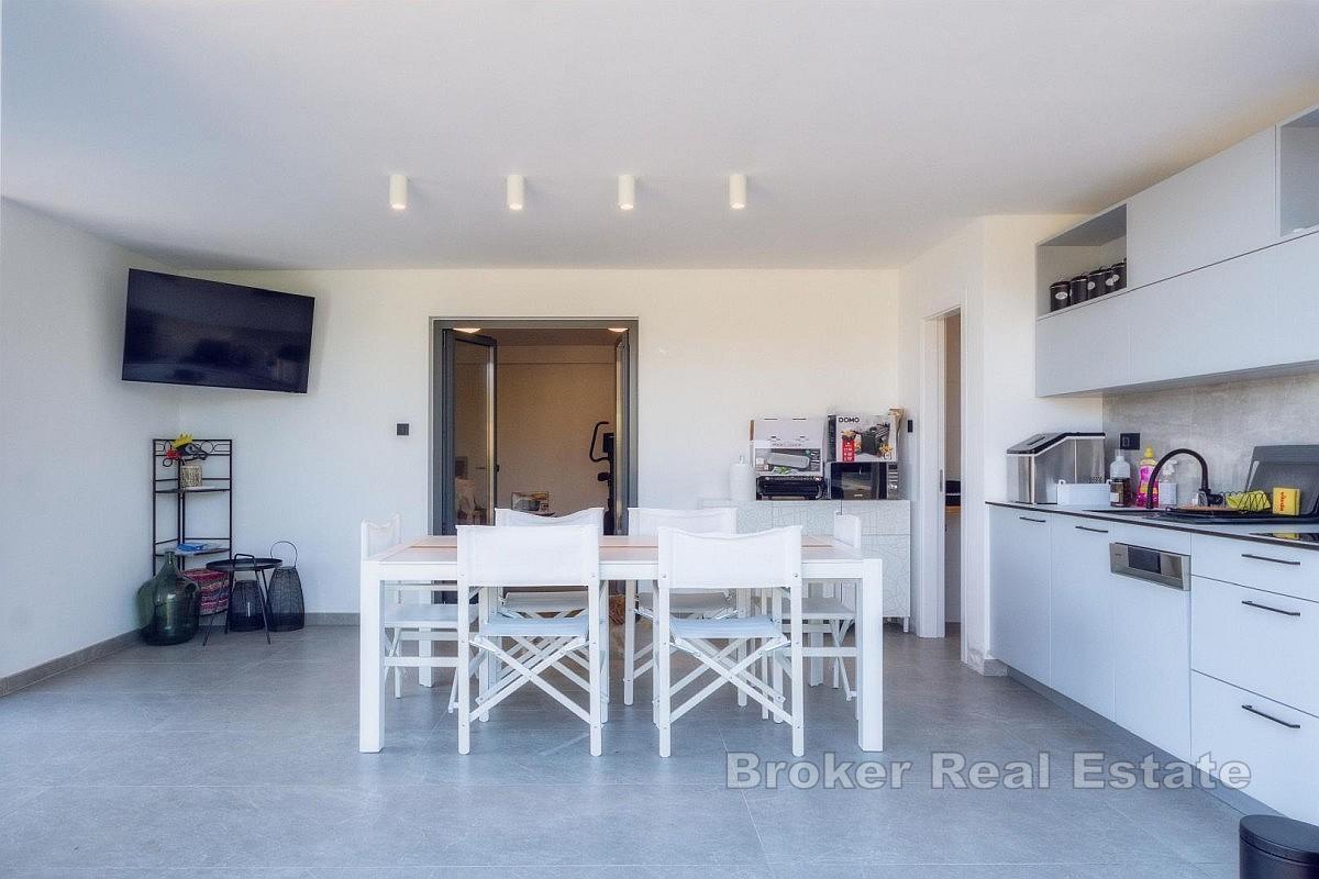 Dům s bazénem a výhledem na moře