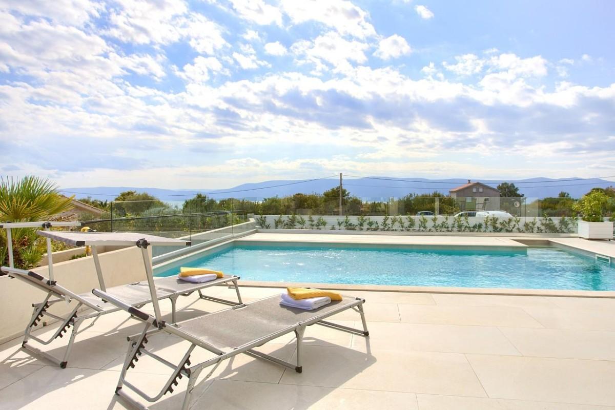 001-1023-36-island-krk-modern-two-bedroom-apartment-with-pool-for-sale