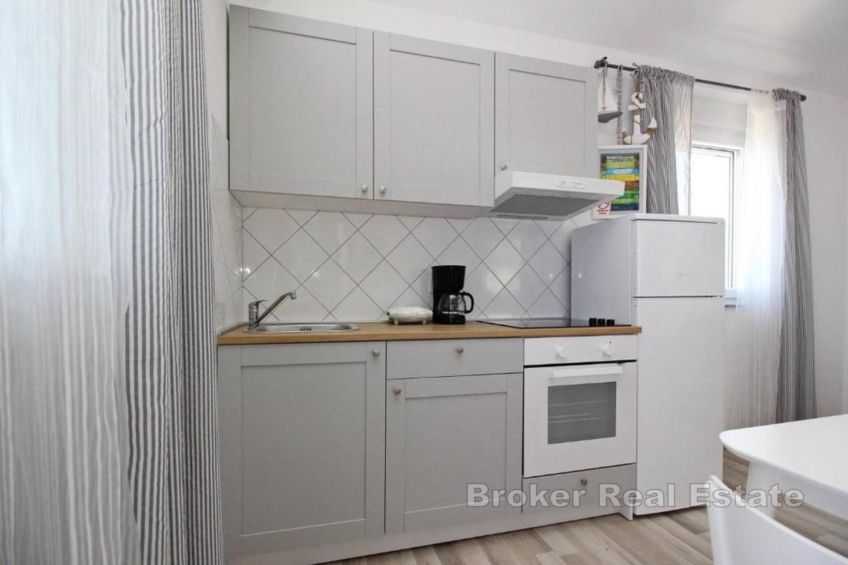 Moderne hus ved sjøen