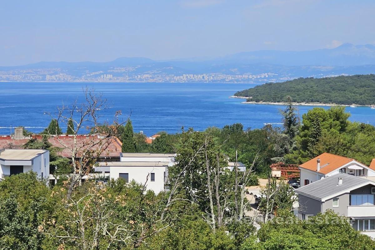 Appartamento con loggia e vista mare