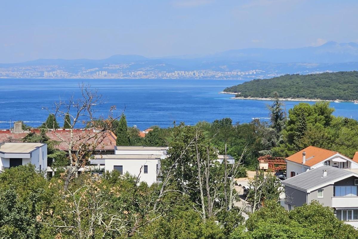 Квартира с лоджией и видом на море