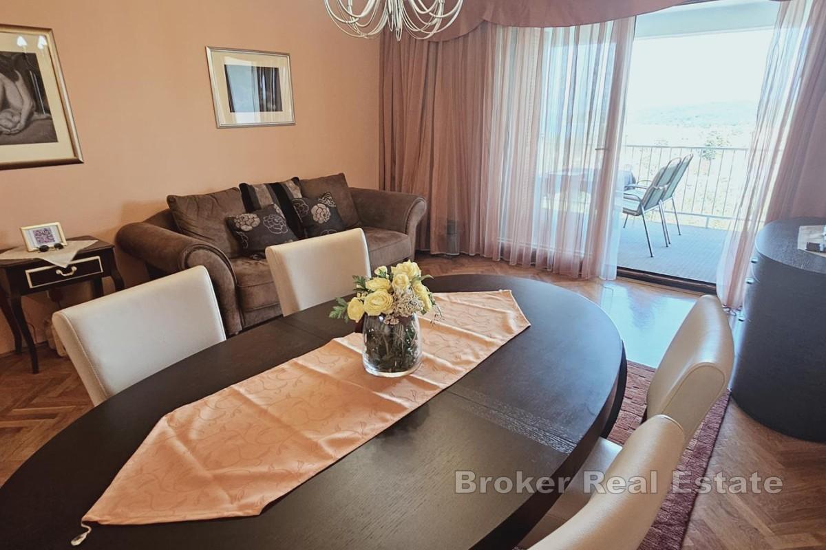 Appartement avec loggia et vue mer