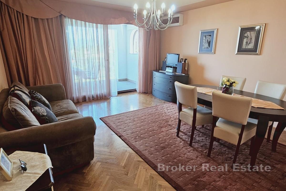 Appartement avec loggia et vue mer