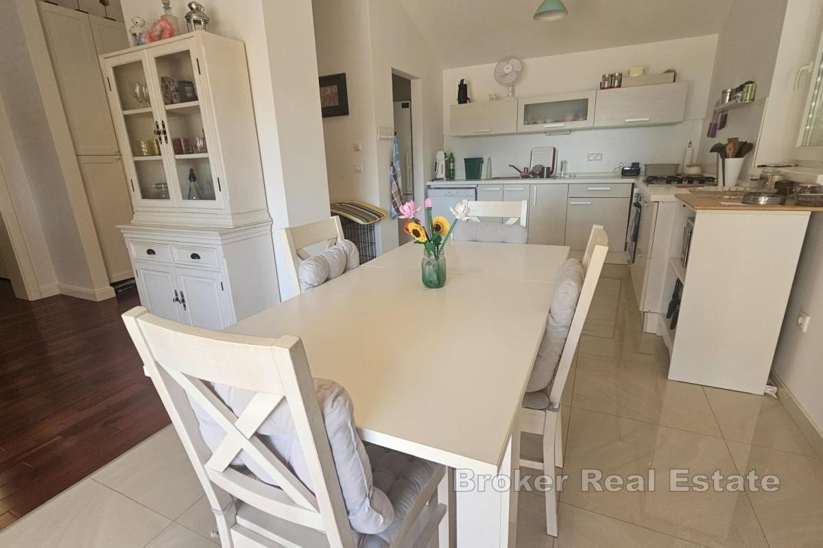 Apartament typu penthouse blisko plaży i centrum