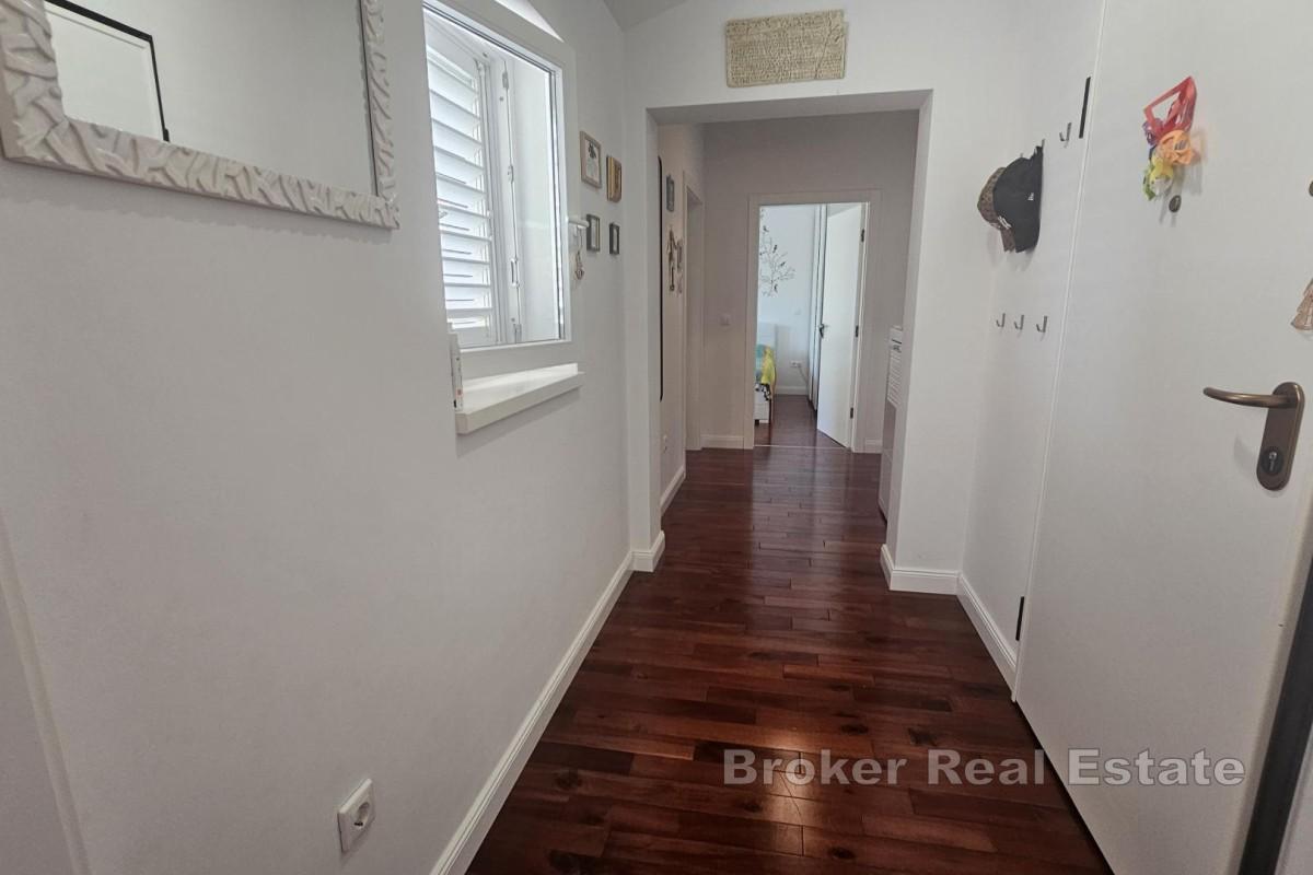 Apartament typu penthouse blisko plaży i centrum