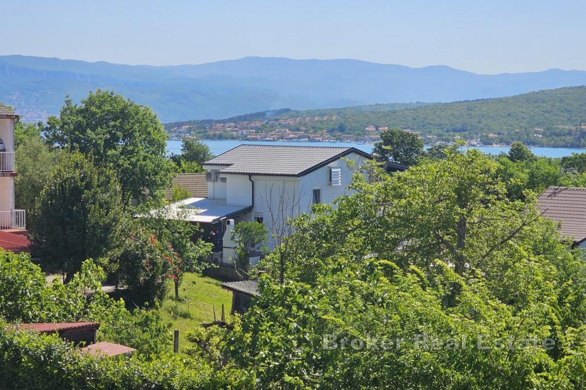 Apartament w spokojnej okolicy z widokiem na morze