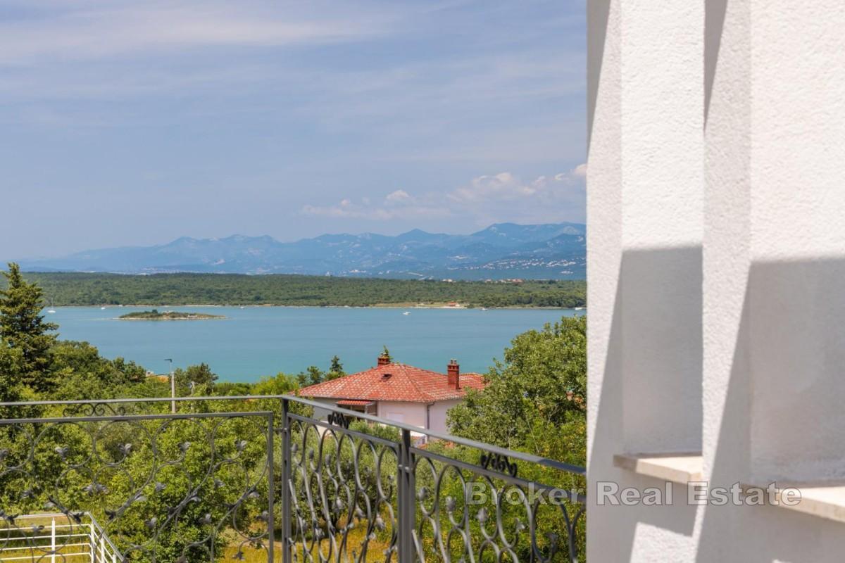 Elegante villa con sauna e vista mare