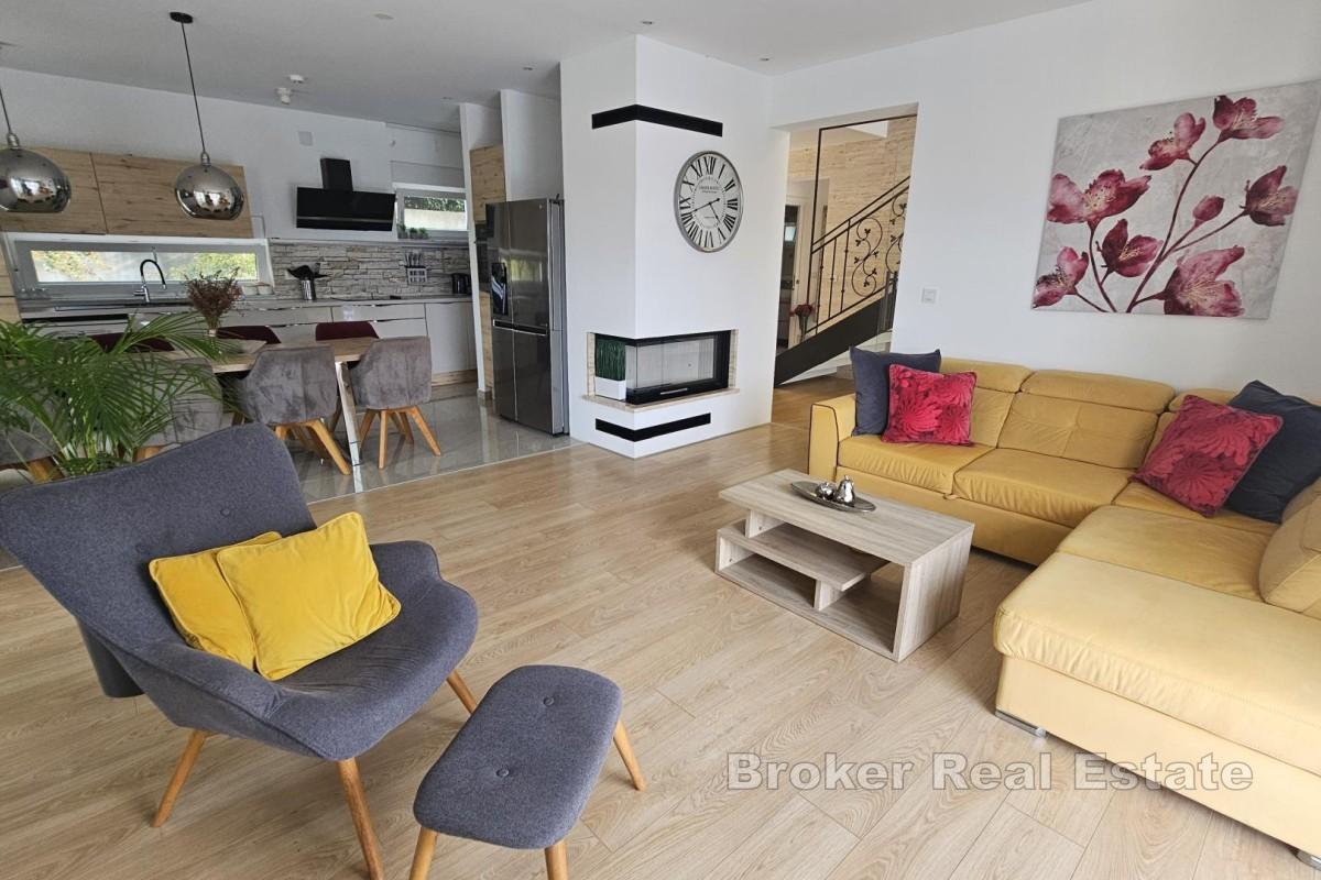 Elegantní vila se saunou a výhledem na moře