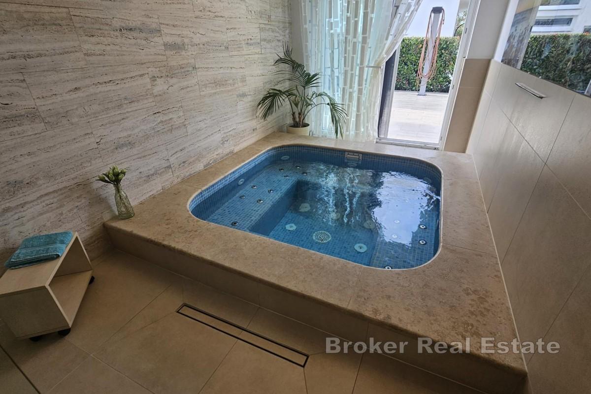 Elegantní vila se saunou a výhledem na moře