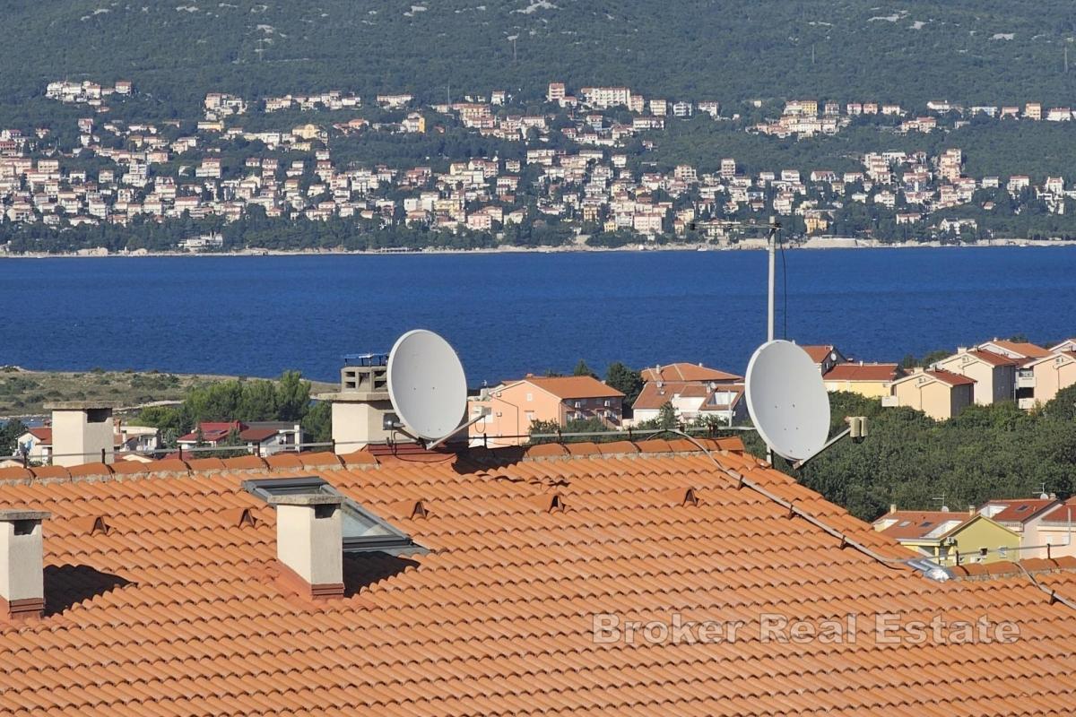 Apartament z widokiem na morze w spokojnej okolicy