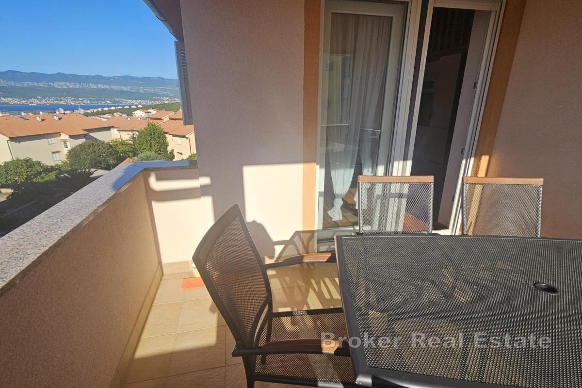Apartament z widokiem na morze w spokojnej okolicy