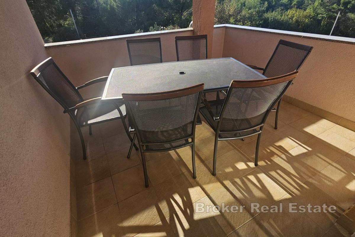Apartament z widokiem na morze w spokojnej okolicy