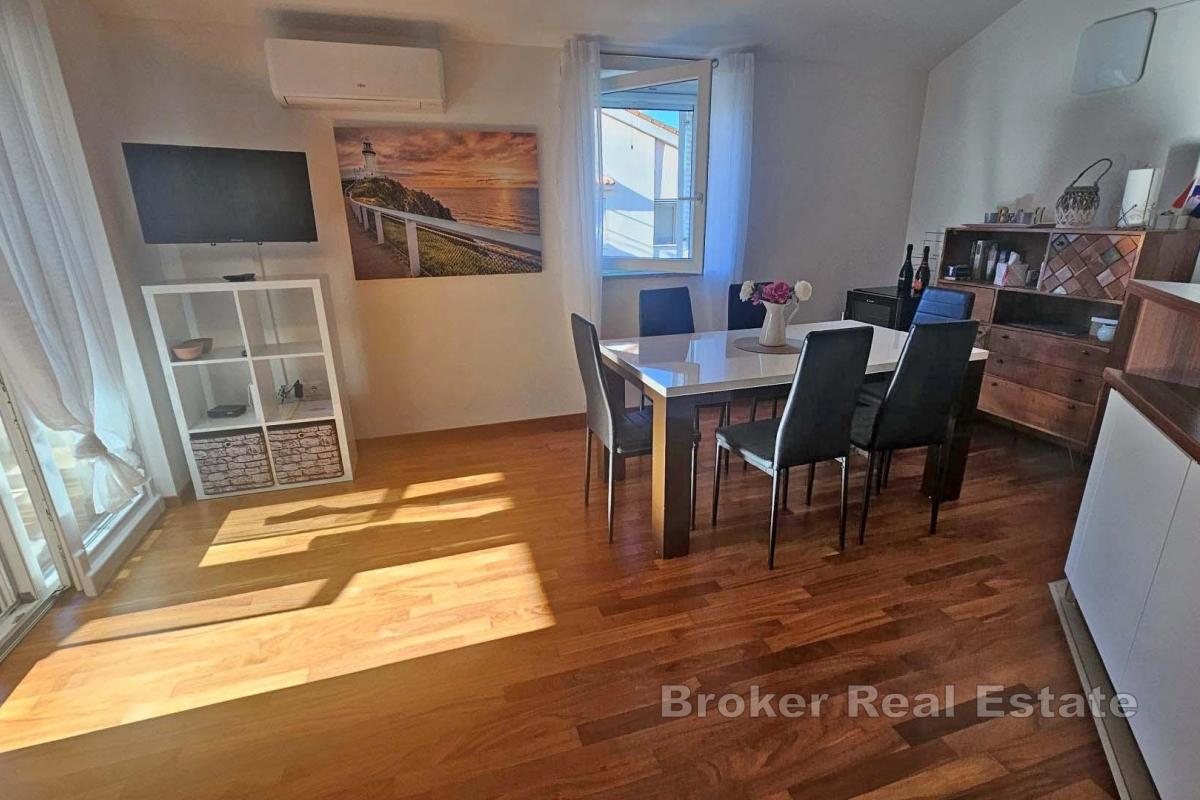 Apartament z widokiem na morze w spokojnej okolicy