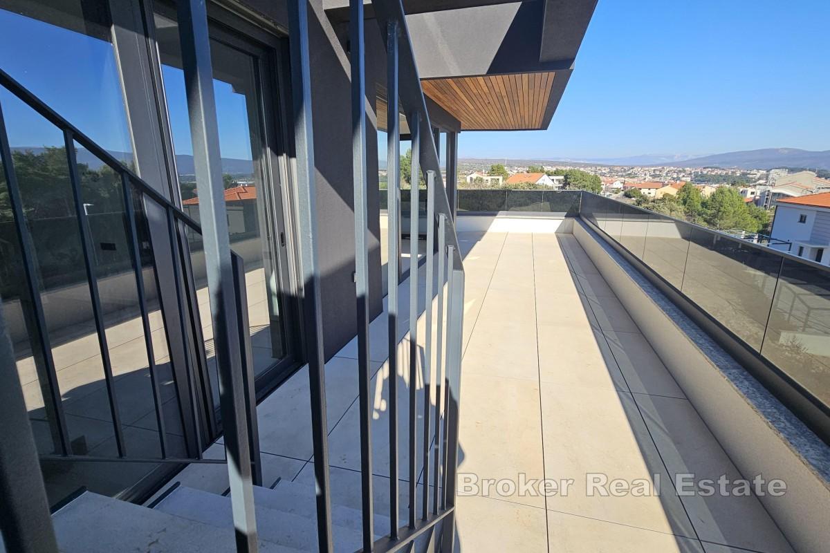 Penthouse s krovnom terasom i bazenom