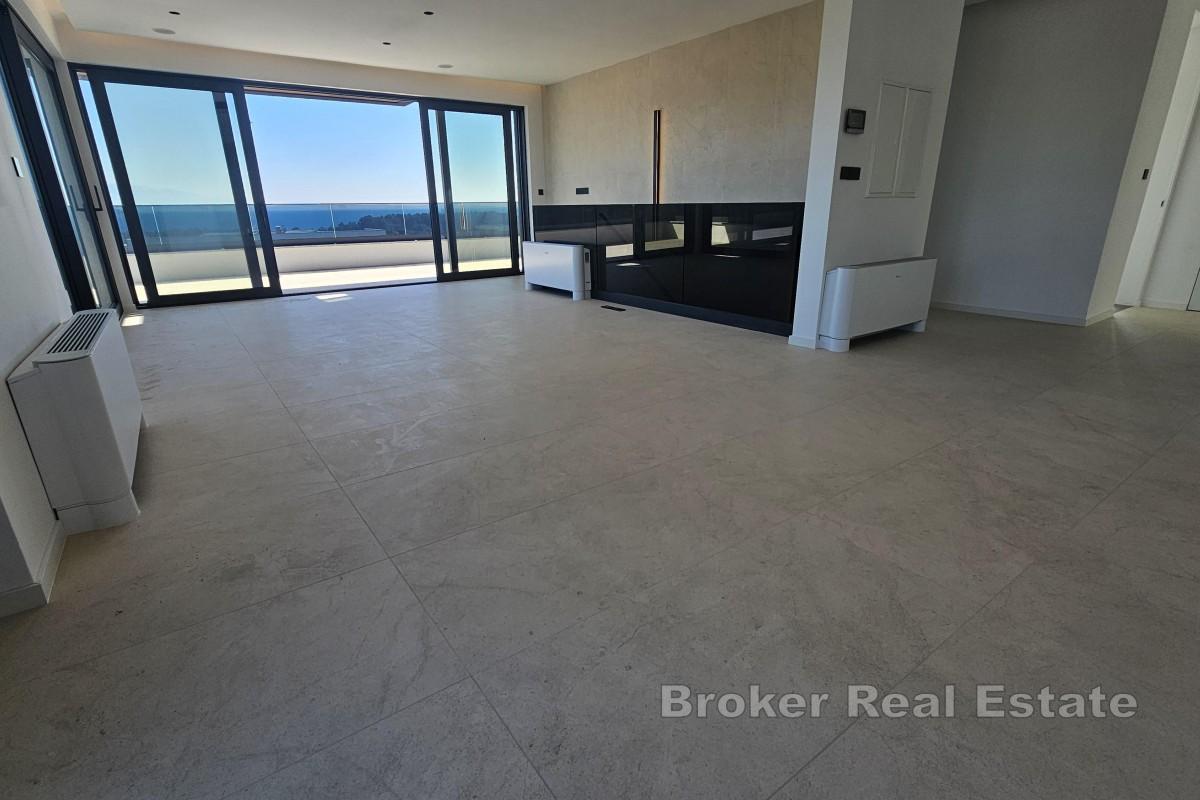 Takvåning med takterrass och pool