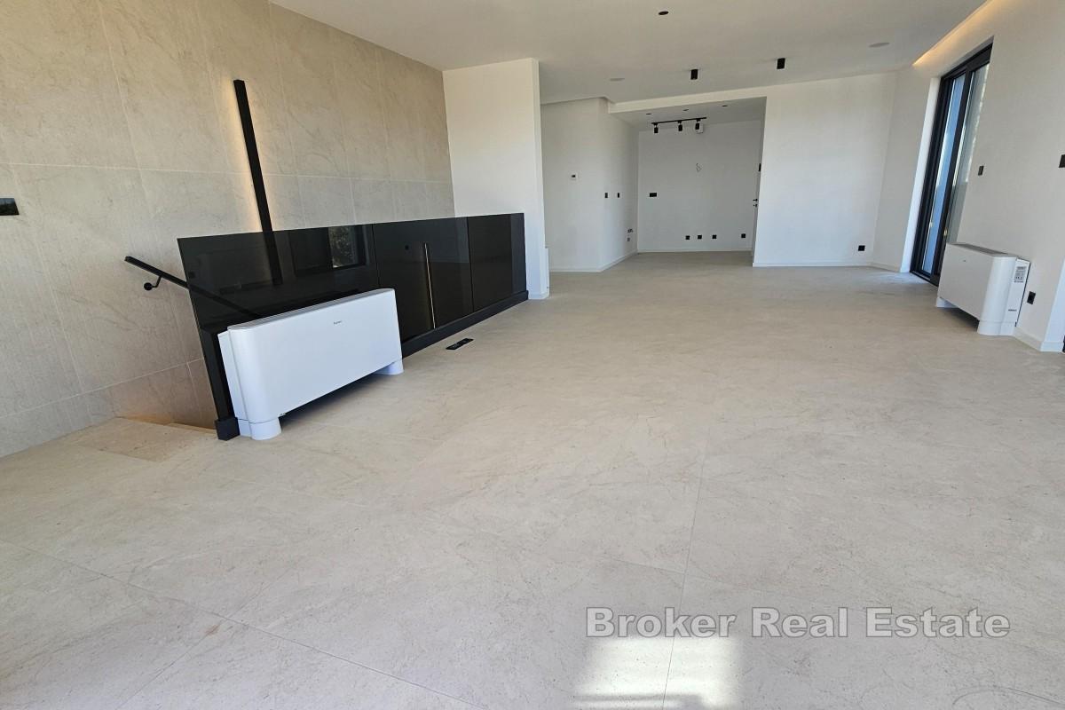 Penthouse s krovnom terasom i bazenom