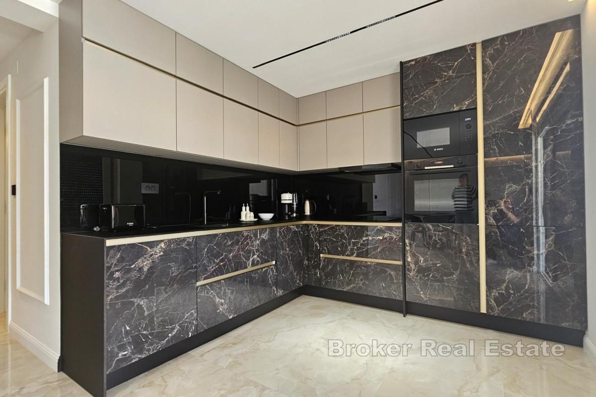 Appartement moderne avec jardin et piscine