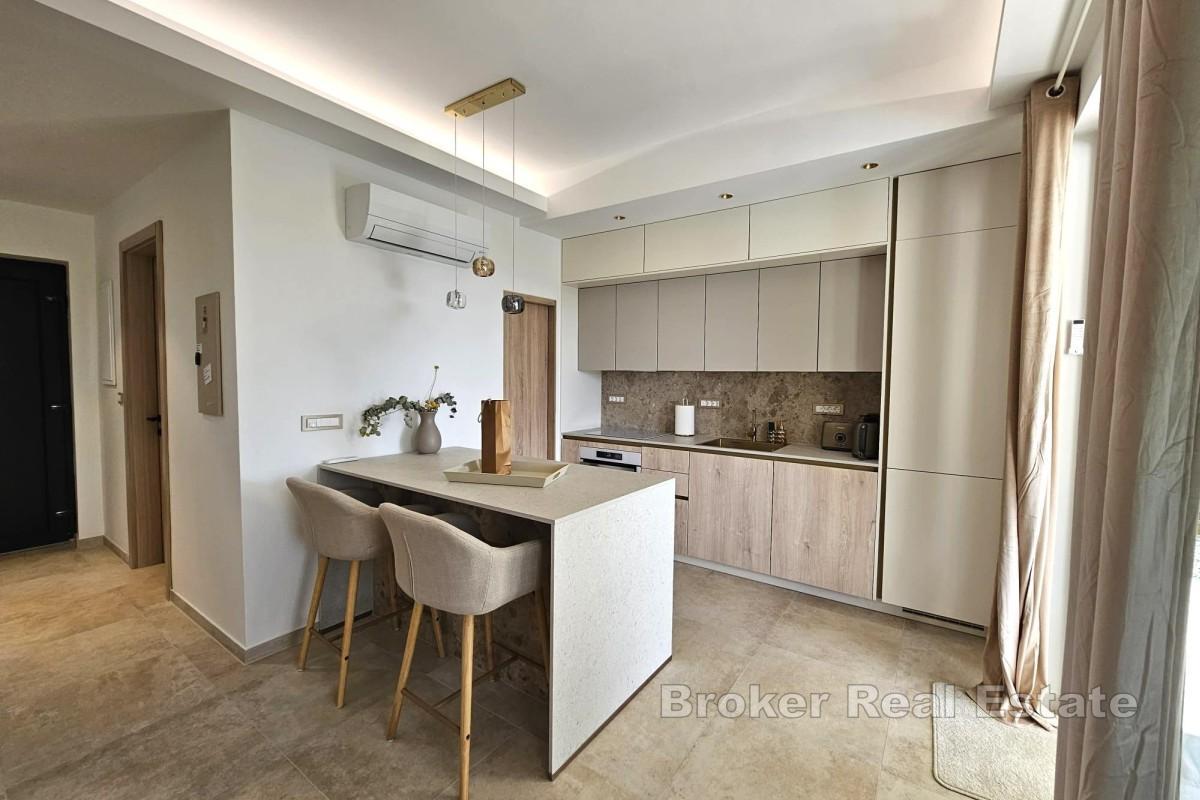 Villa moderna con piscina in posizione tranquilla