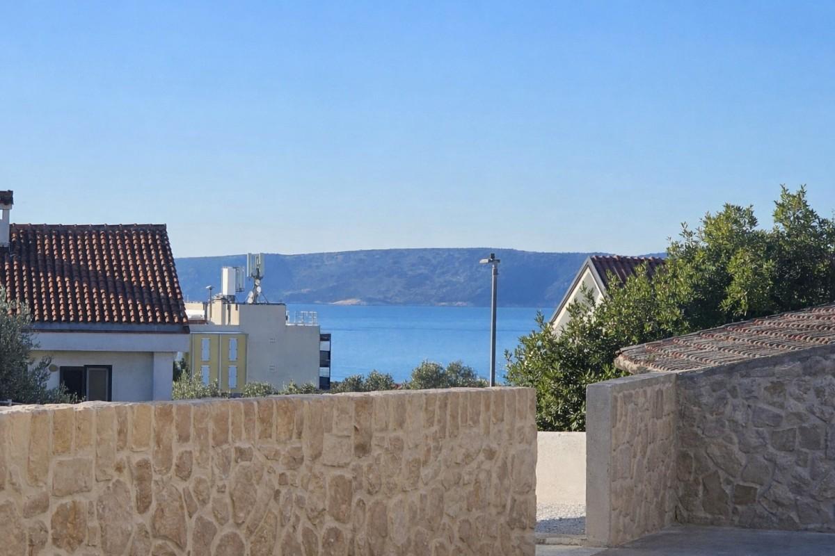 001-1023-62-Krk-modern-apartment-with-pool-and-garden-for-sale