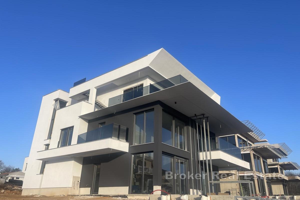Penthouse mit Dachterrasse und freiem Meerblick