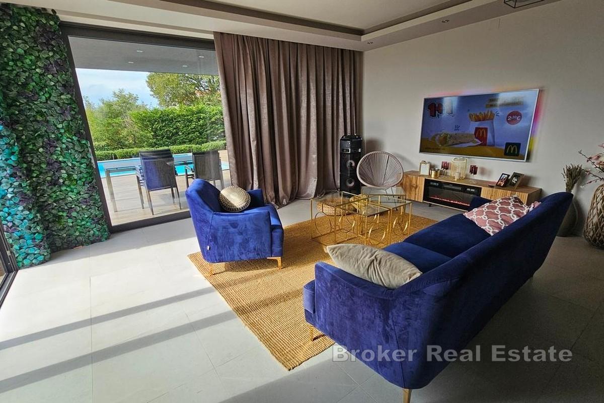 Luksuzna vila s bazenom i pogledom na more