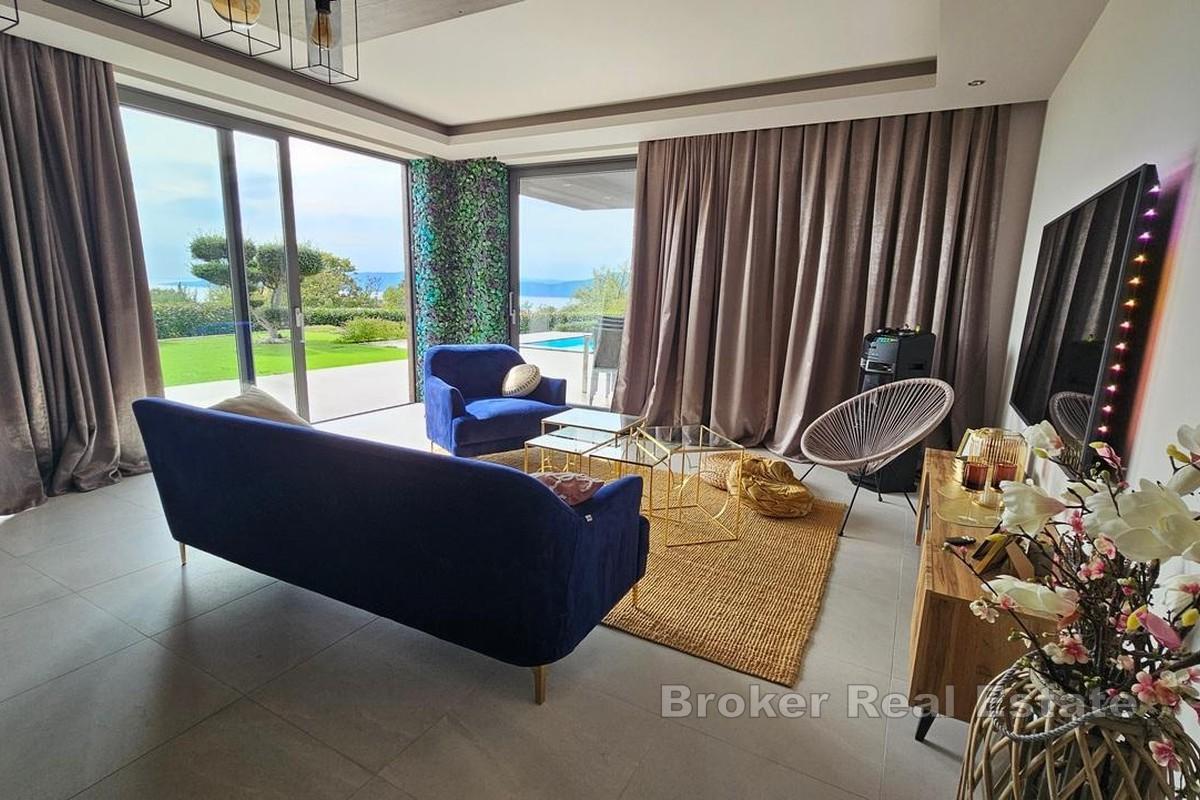 Luksuzna vila s bazenom i pogledom na more