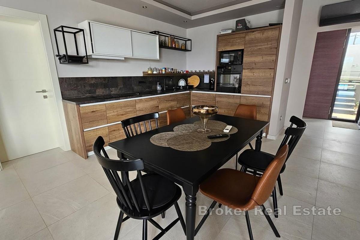 Luksuzna vila s bazenom i pogledom na more