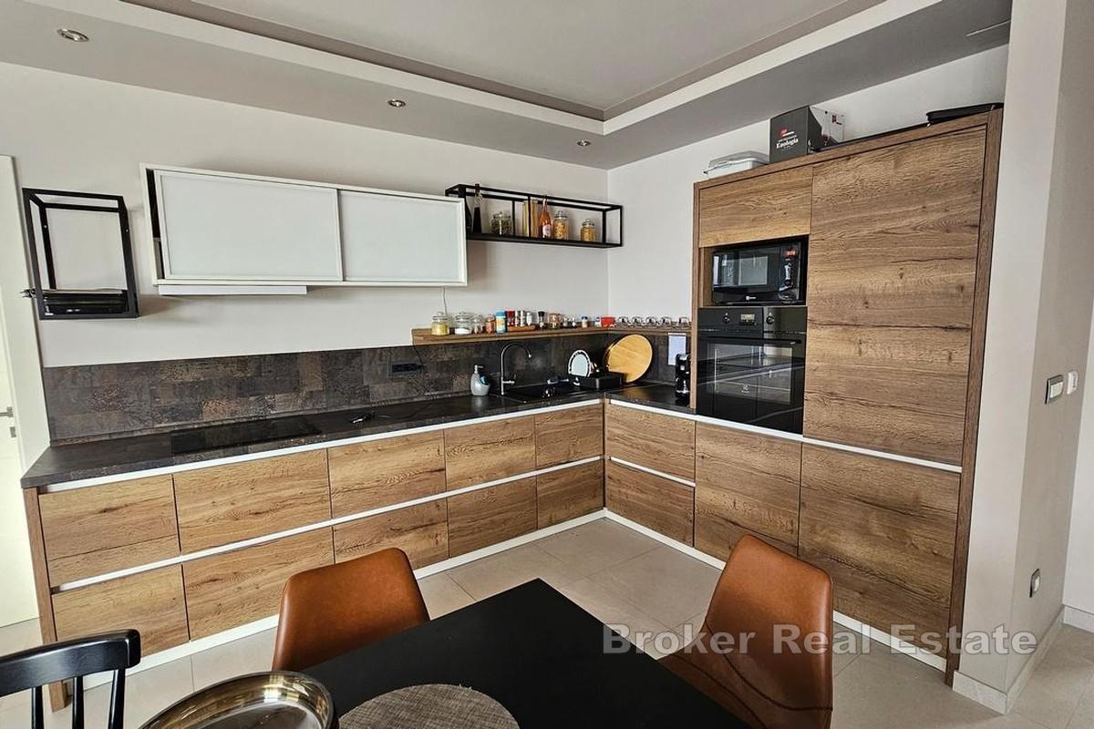 Luksuzna vila s bazenom i pogledom na more