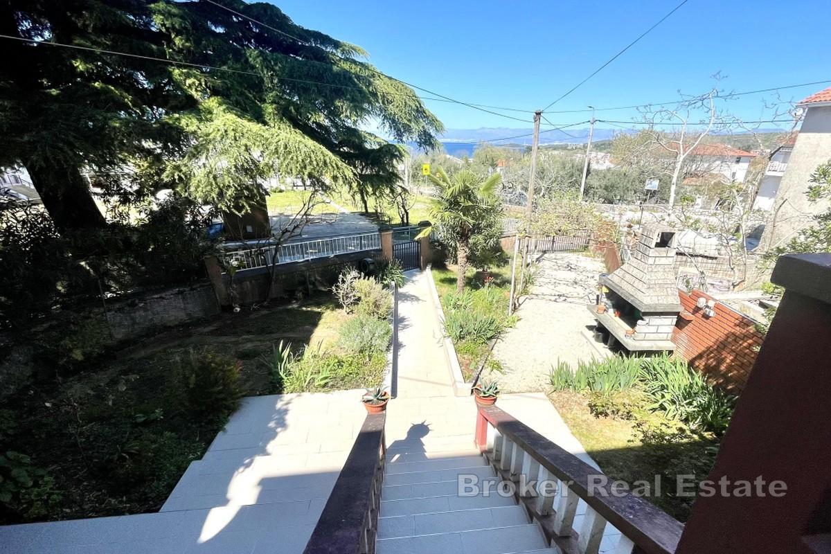 Casa in pietra ristrutturata con giardino