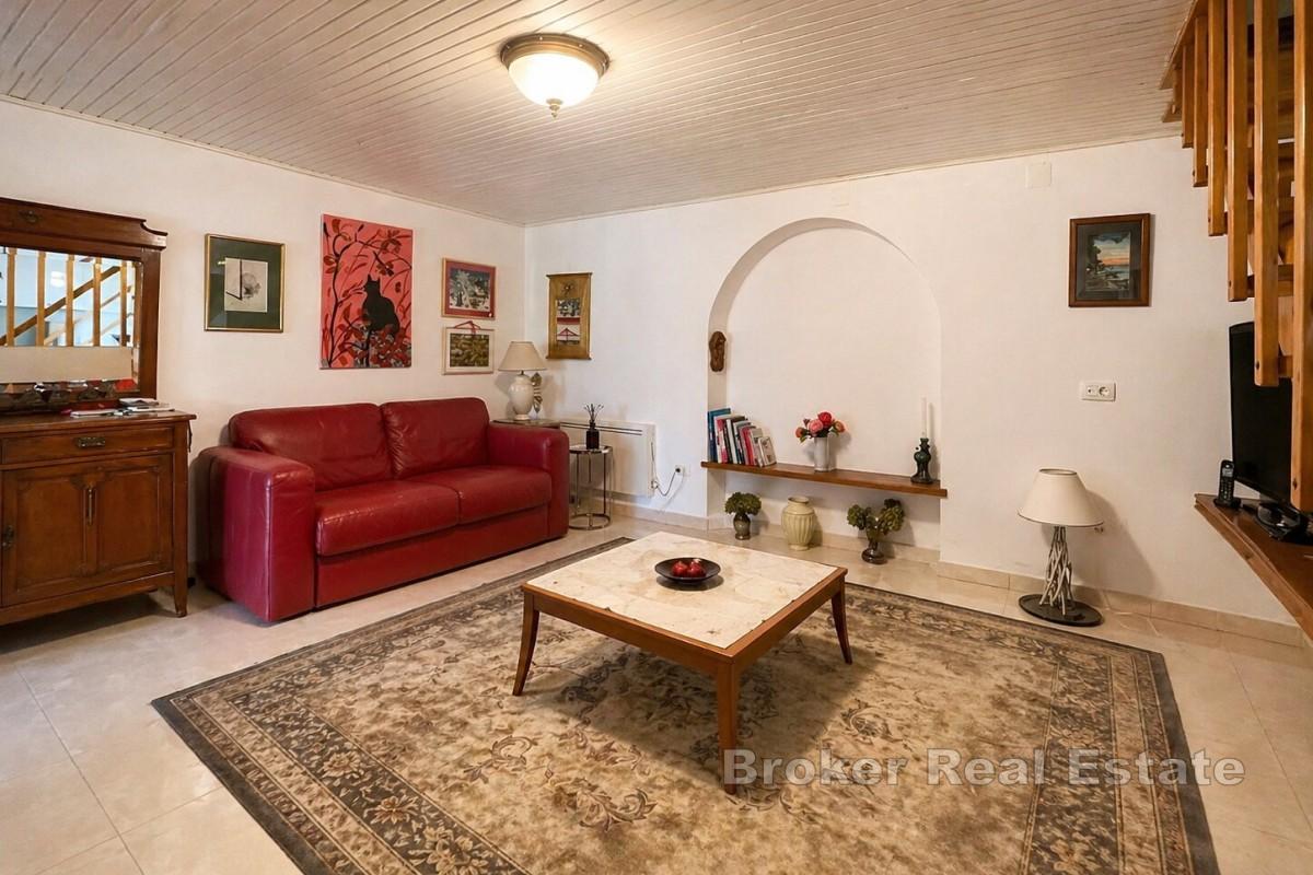 Casa in pietra ristrutturata con giardino