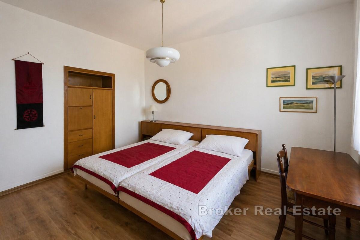 Casa in pietra ristrutturata con giardino
