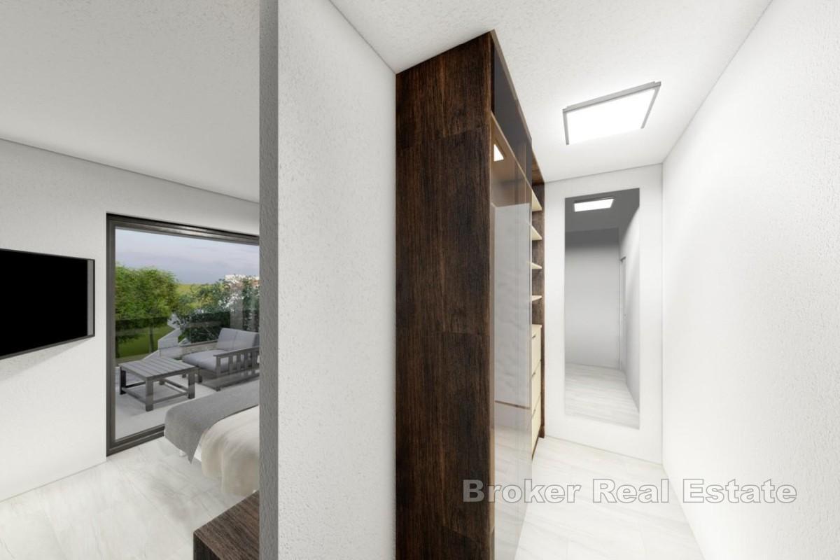 Moderne hus med basseng i attraktiv beliggenhet