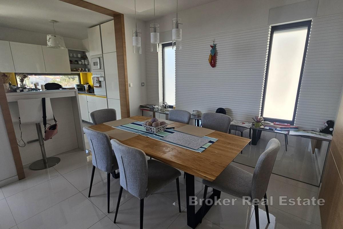 Luxusní penthouse s panoramatickým výhledem na moře