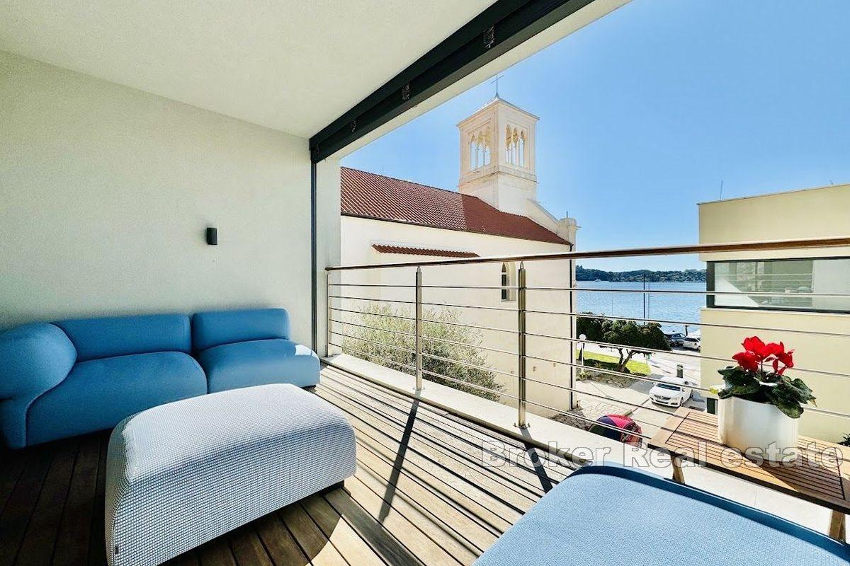 Exclusive apartment first row to the sea