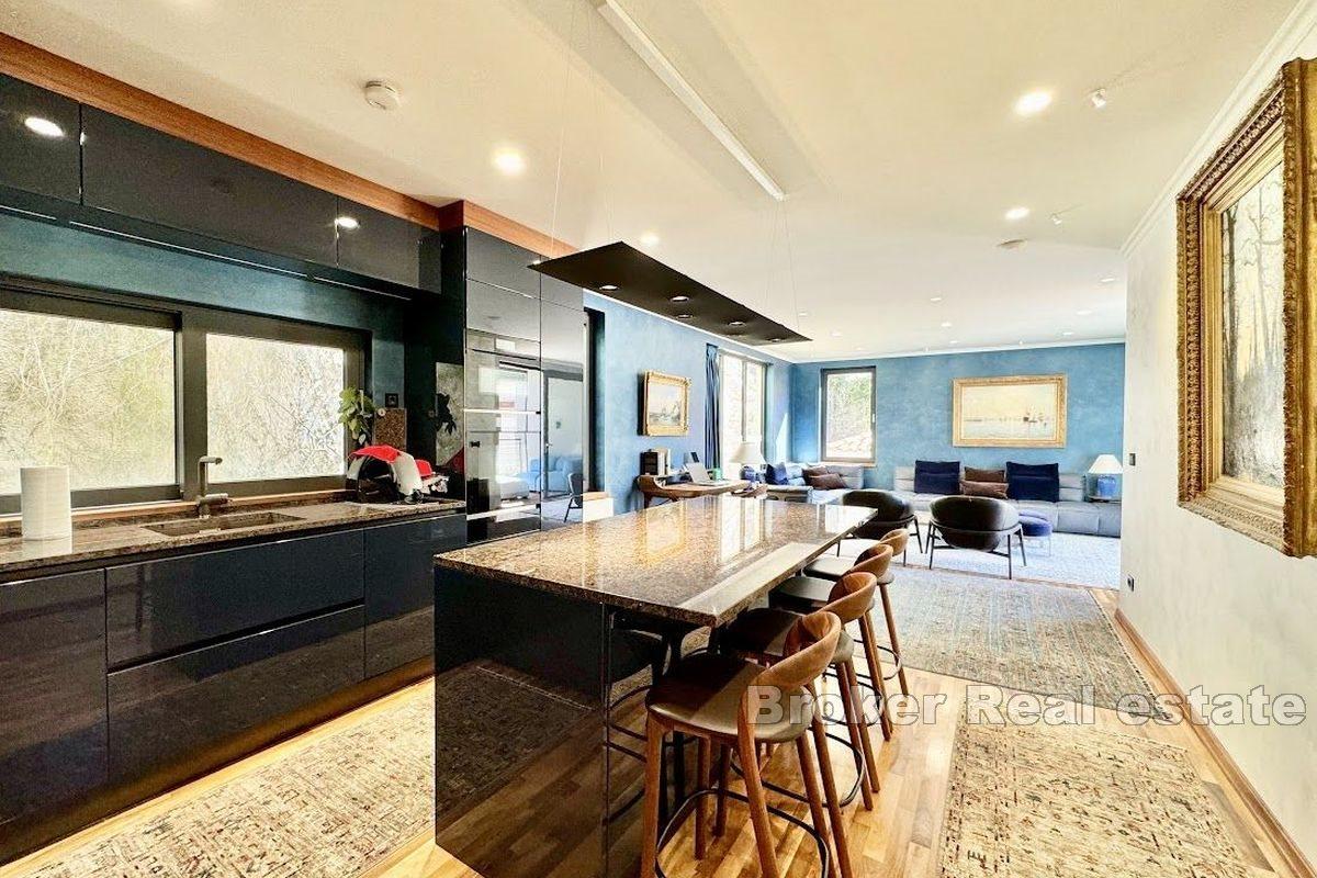 Exklusiv lägenhet första raden mot havet