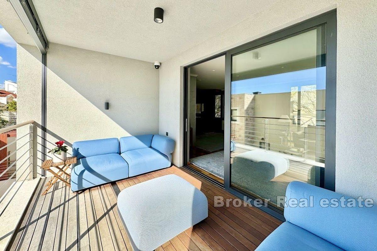 Exclusive apartment first row to the sea