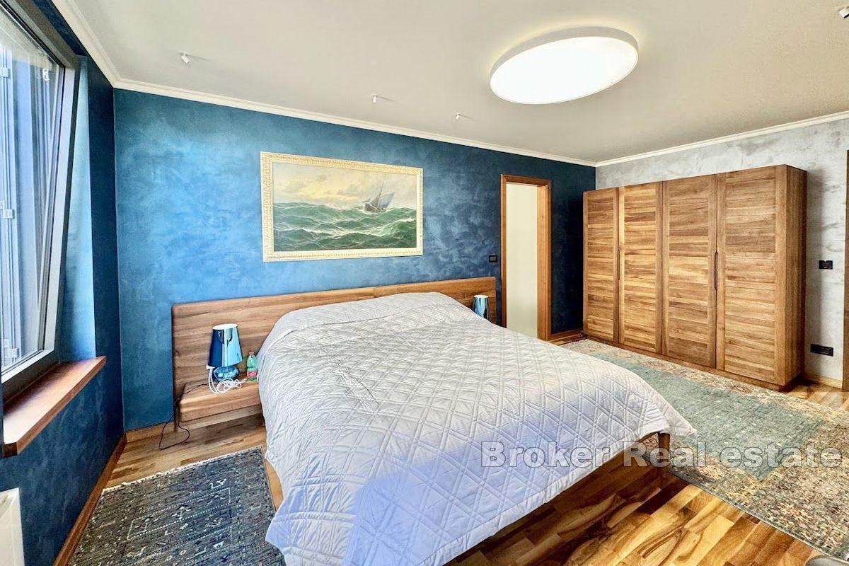 Exclusive apartment first row to the sea