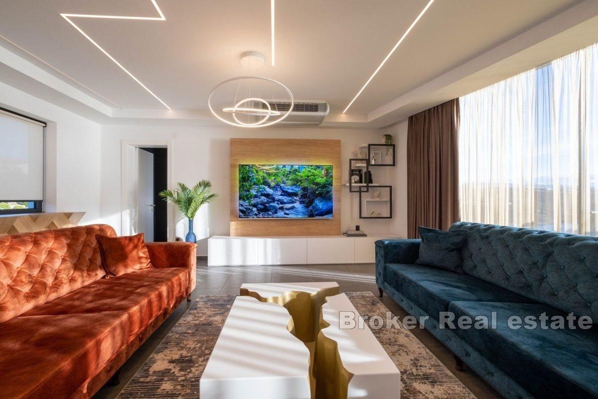 Penthouse s výhledem na moře v dominantní poloze
