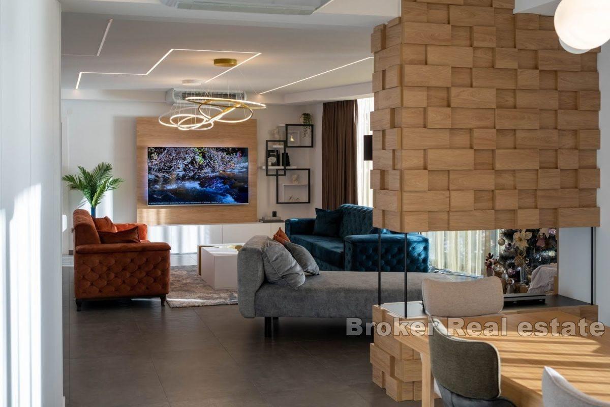 Penthouse s výhledem na moře v dominantní poloze