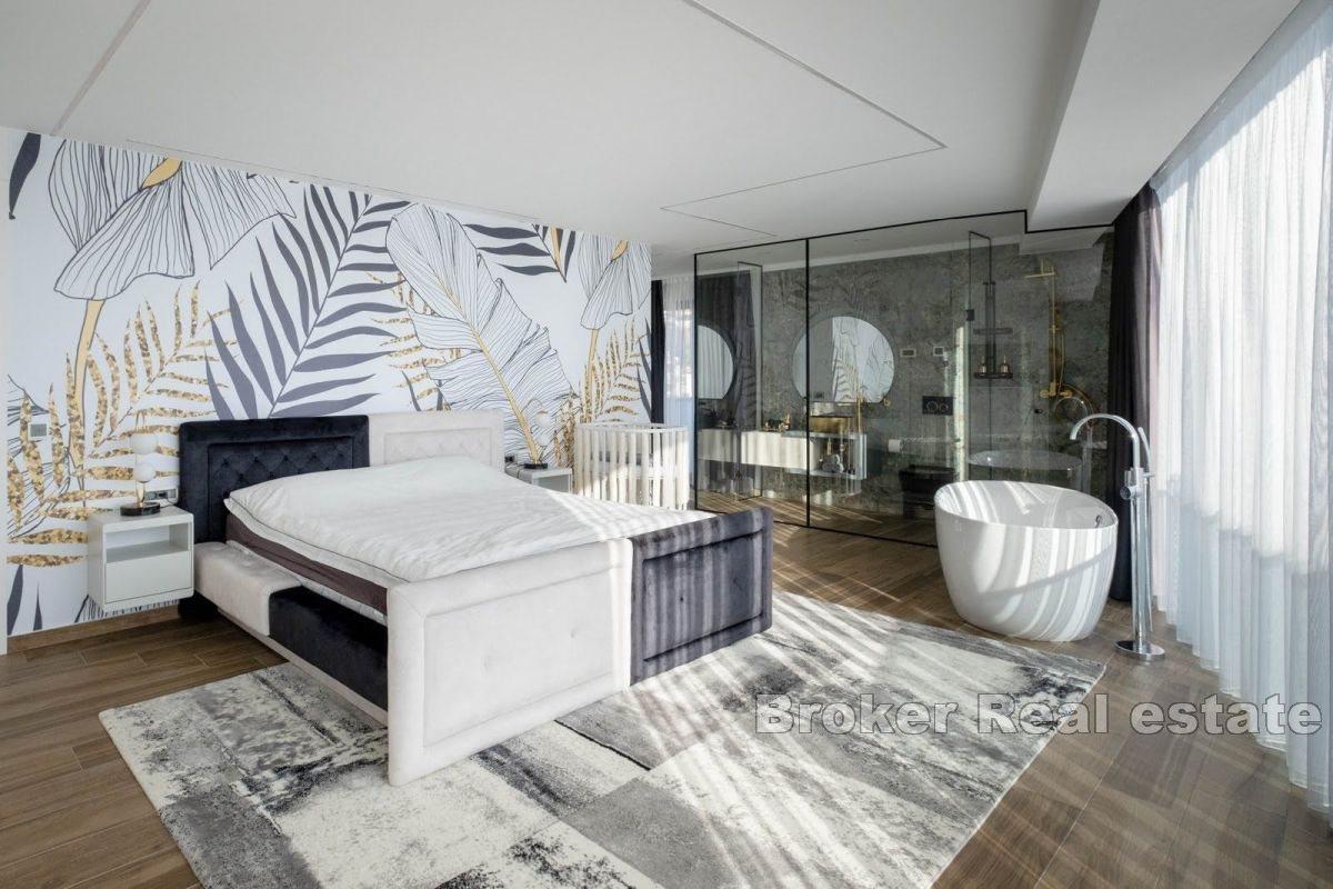 Penthouse s výhledem na moře v dominantní poloze