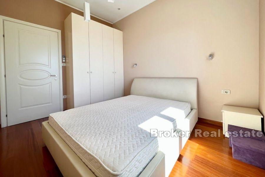 Eksklusiv leilighet i villa med havutsikt