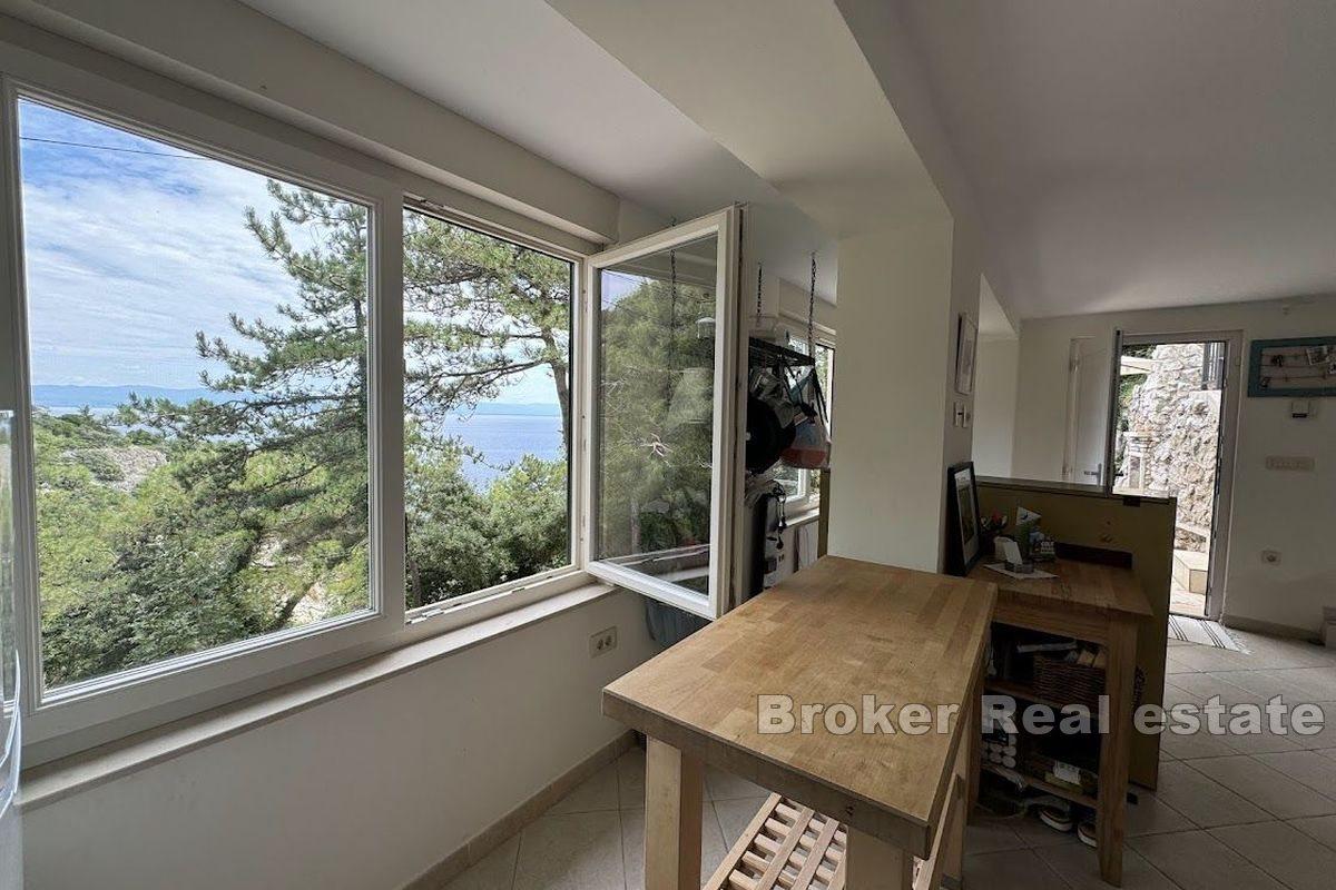 Semi-detached house first row to the sea