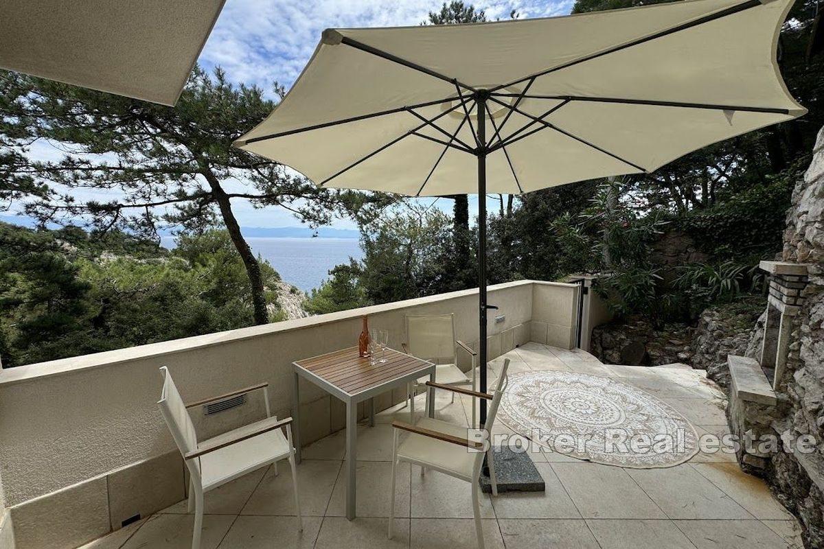 Semi-detached house first row to the sea