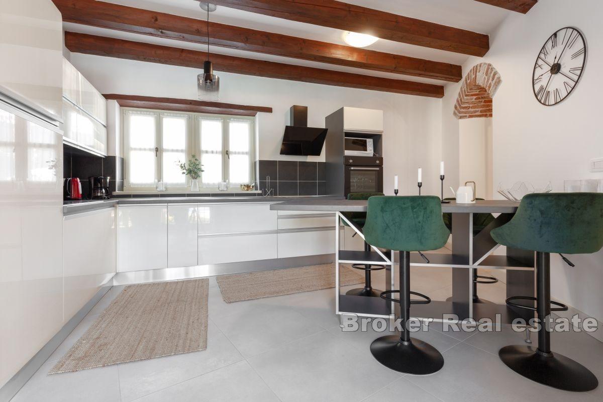 Inhemsk stenvilla med pool