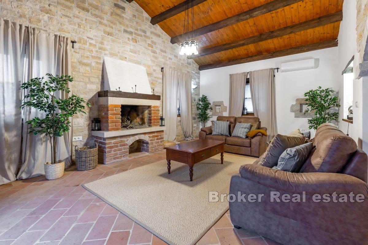 Autohtona kamena kuća s bazenom