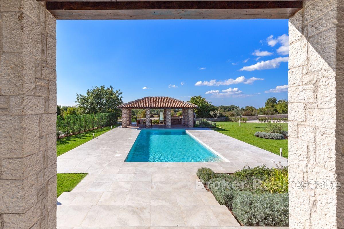 Charmante maison en pierre avec piscine