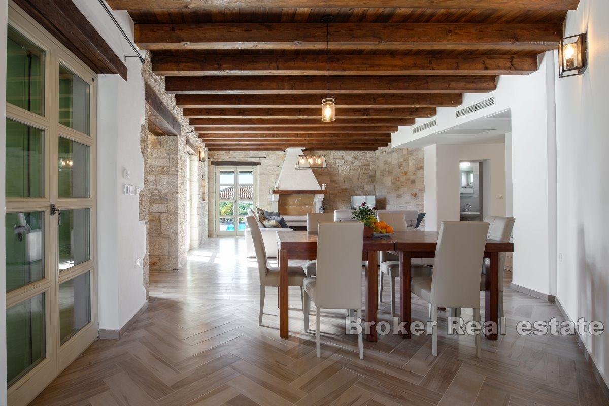 Charmante maison en pierre avec piscine